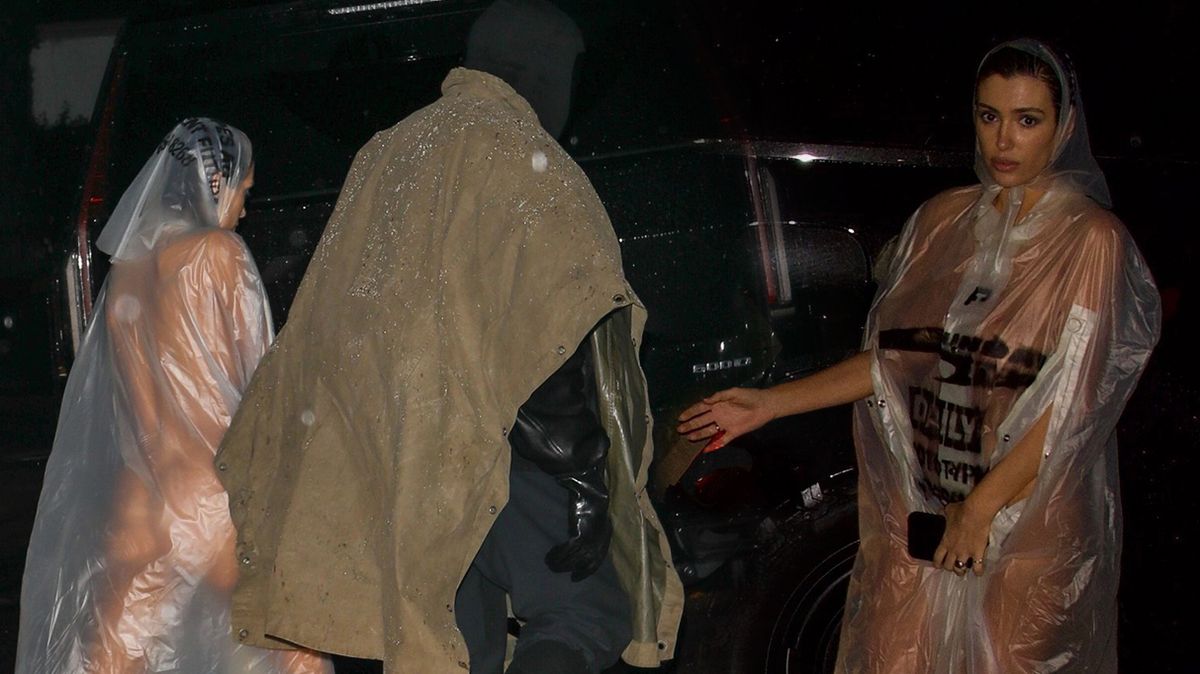 Kanye West dostál svému „bezkalhotkovému“ slibu: Nahá Bianca si s vyděšeným pohledem kryla intimní partie kabelkou